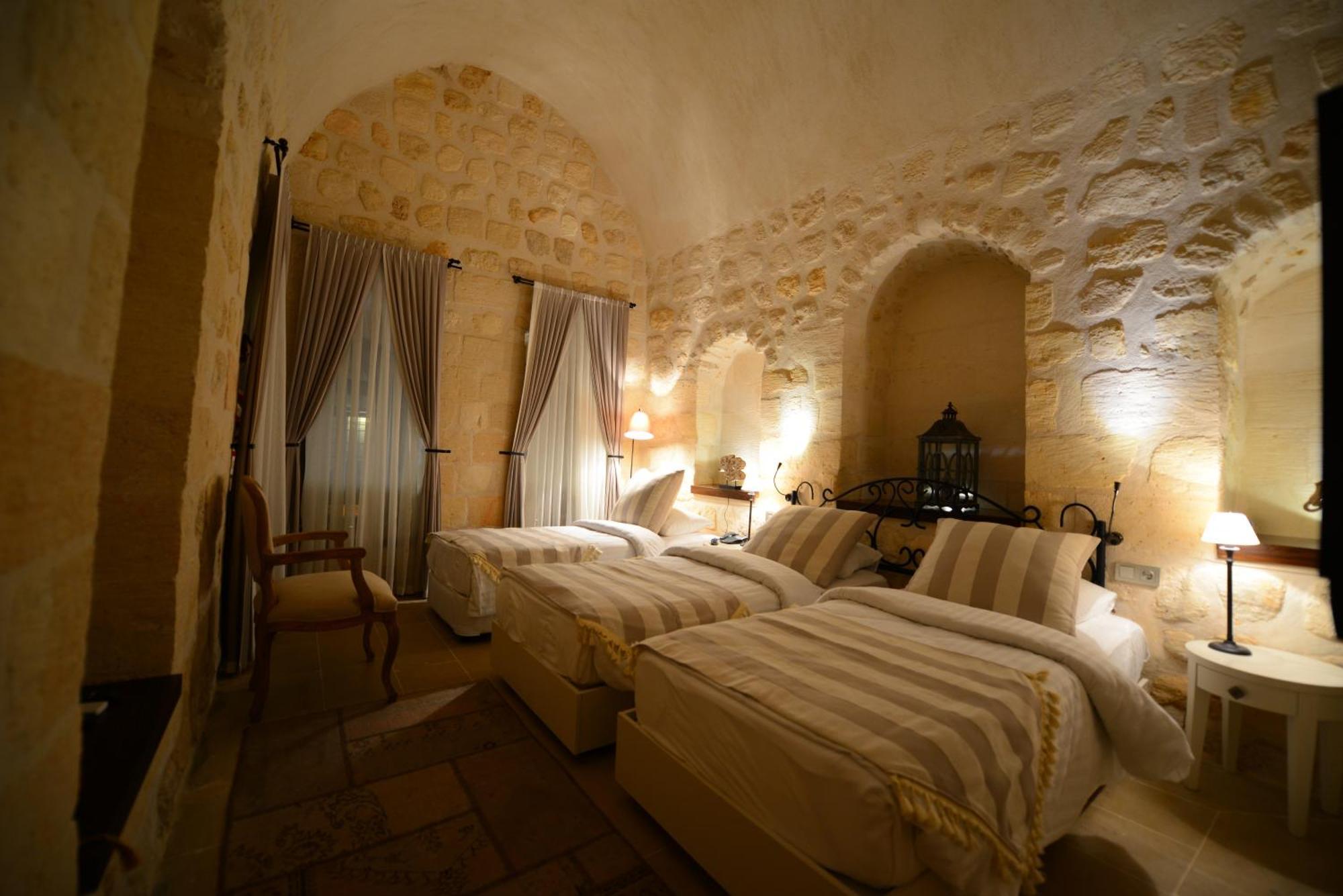 Shmayaa Hotel Midyat エクステリア 写真